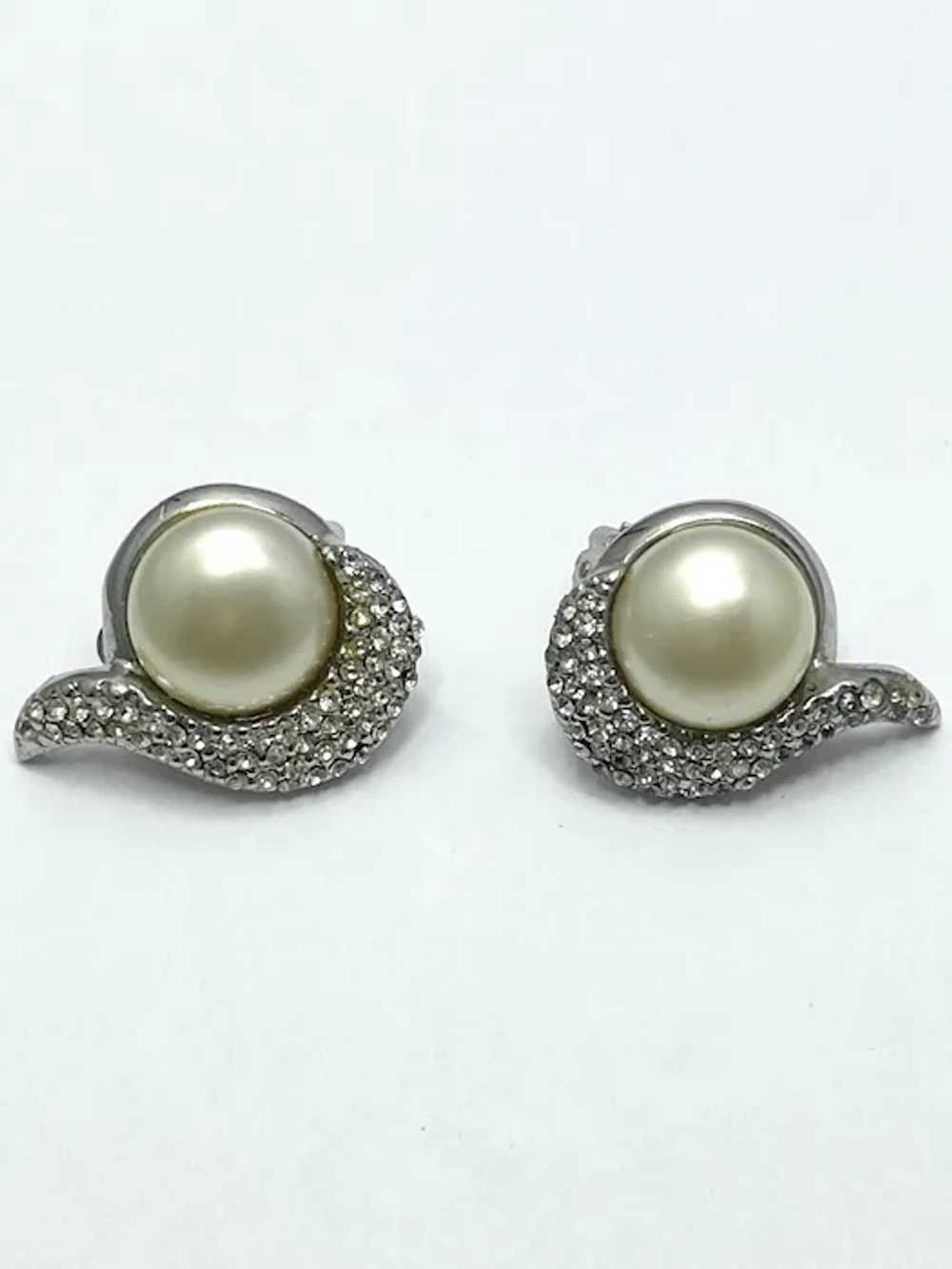 Vintage Les Bernard Rhinestone Pearl Earrings - image 3