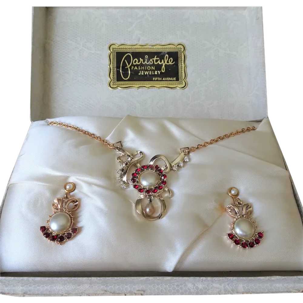 BEAUTIFUL Boxed Vintage Necklace and Drop Earring… - image 1