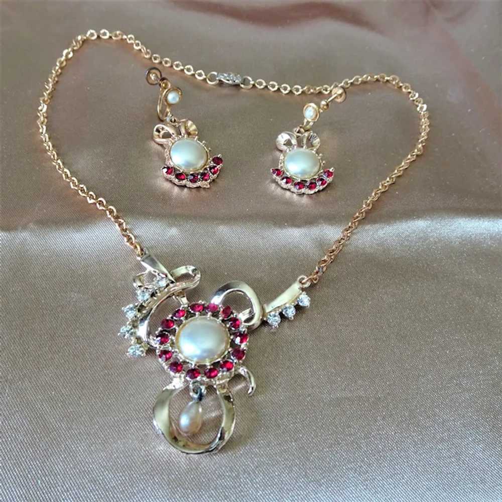 BEAUTIFUL Boxed Vintage Necklace and Drop Earring… - image 3