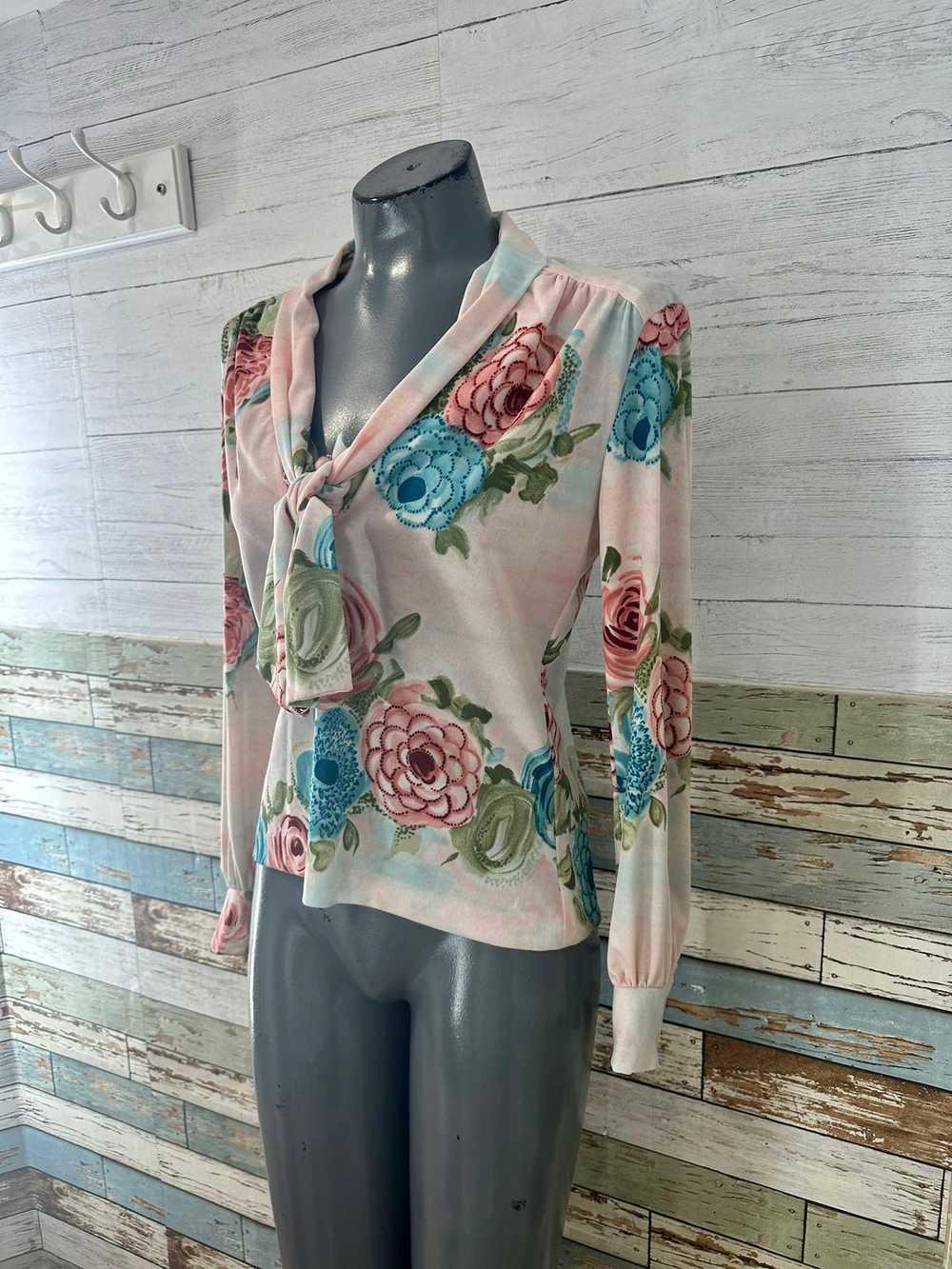 70’s Pink Multicolor Flower Print Blouse With Bow - image 2