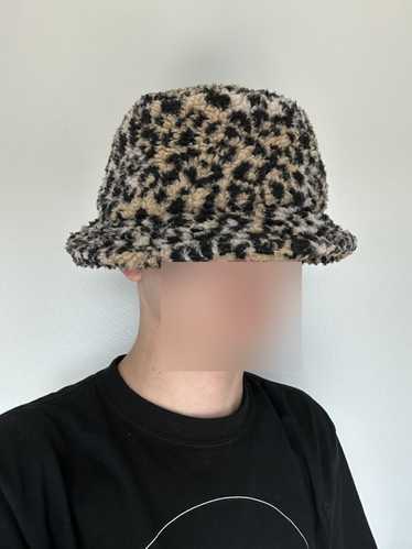 Stray Rats Leopard patterned fleece bucket hat
