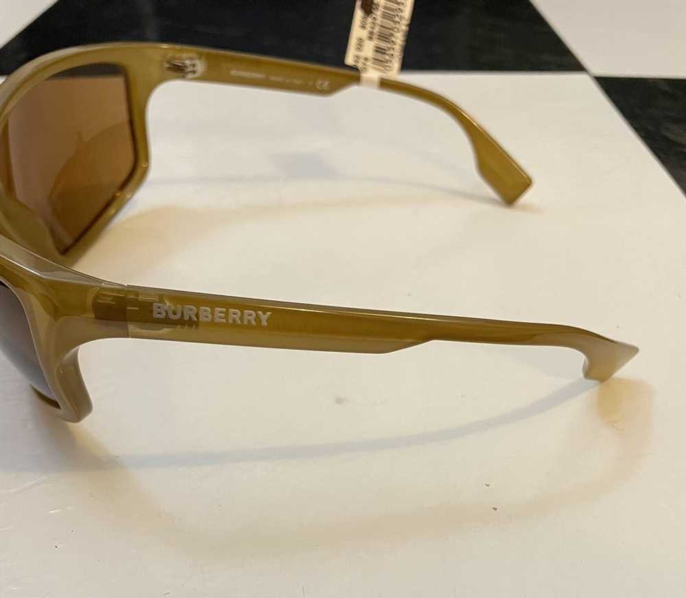 Burberry BNWT Burberry sunglasses - image 3