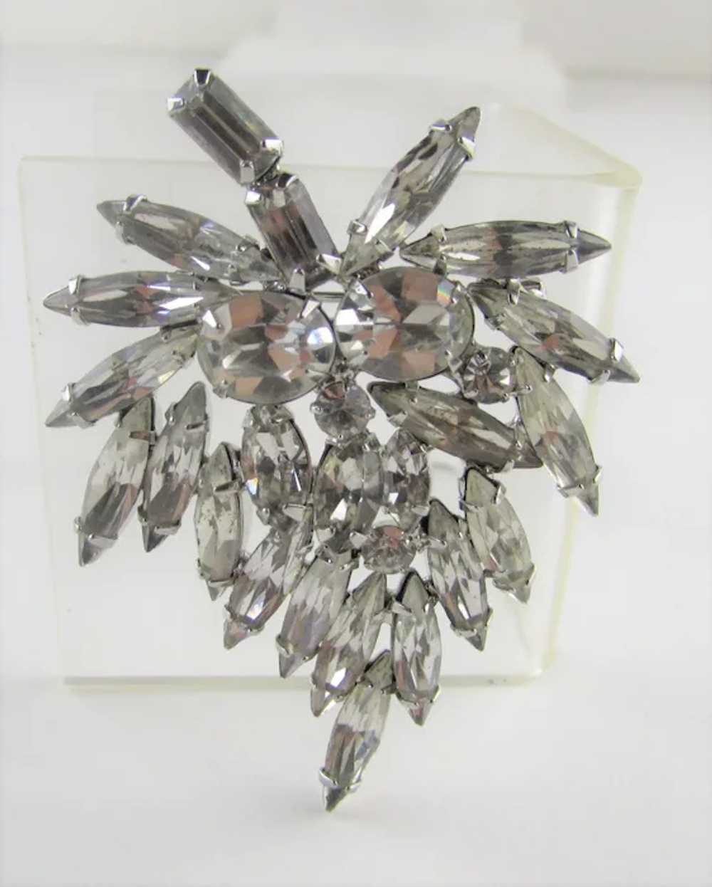 Vintage Clear Crystal Pin With a Variety of Diffe… - image 2