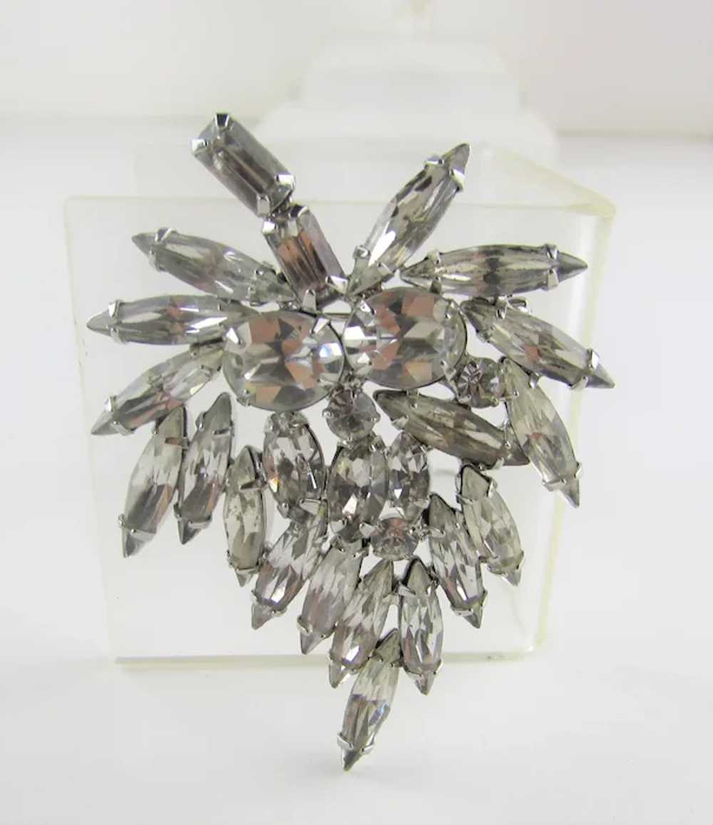 Vintage Clear Crystal Pin With a Variety of Diffe… - image 4