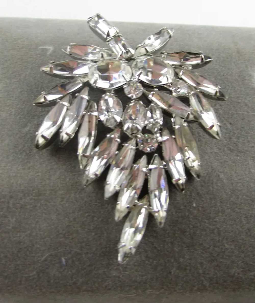 Vintage Clear Crystal Pin With a Variety of Diffe… - image 5