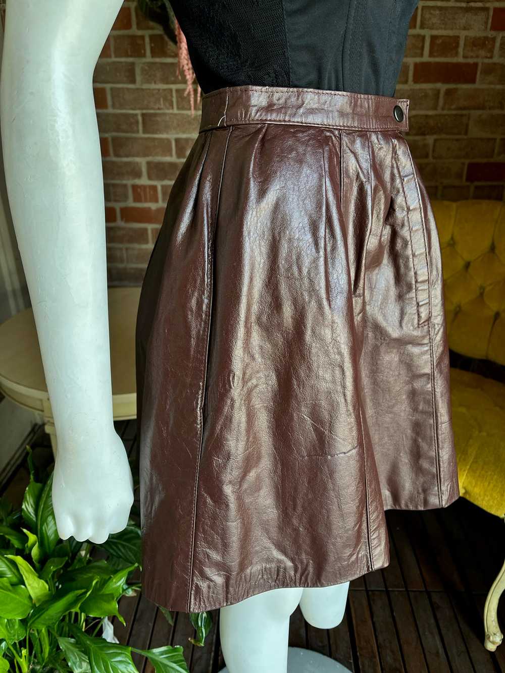 1970s Chocolate Leather Pleaded Mini Skirt - image 5
