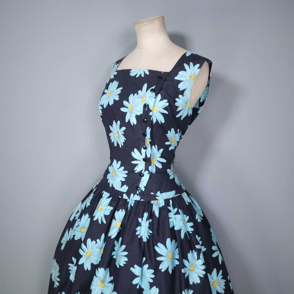 50s CALIFORNIA COTTONS BLACK DRESS WITH BRIGHT BL… - image 10