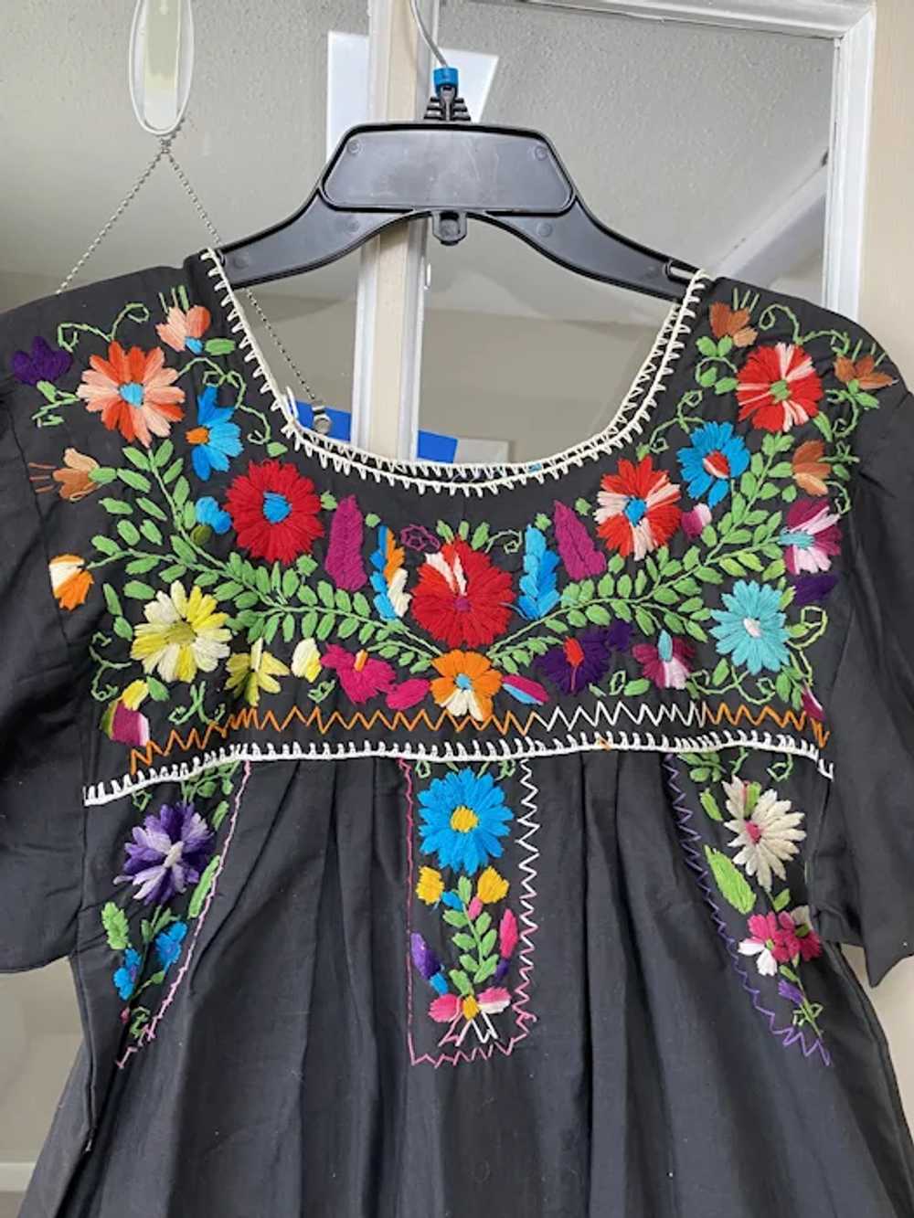 1970s Cotton hand Embroidered Mexican Dress - image 3