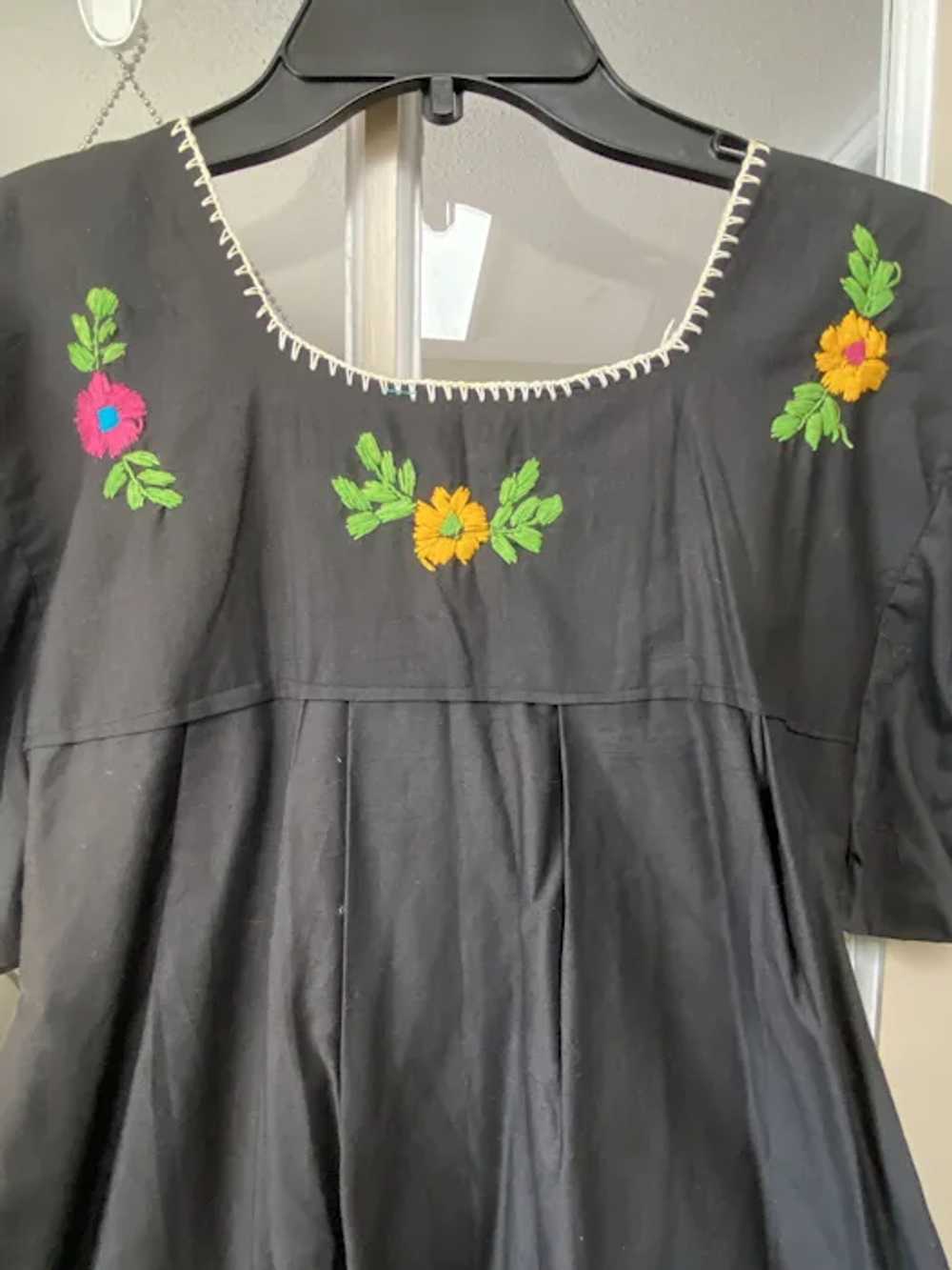 1970s Cotton hand Embroidered Mexican Dress - image 6