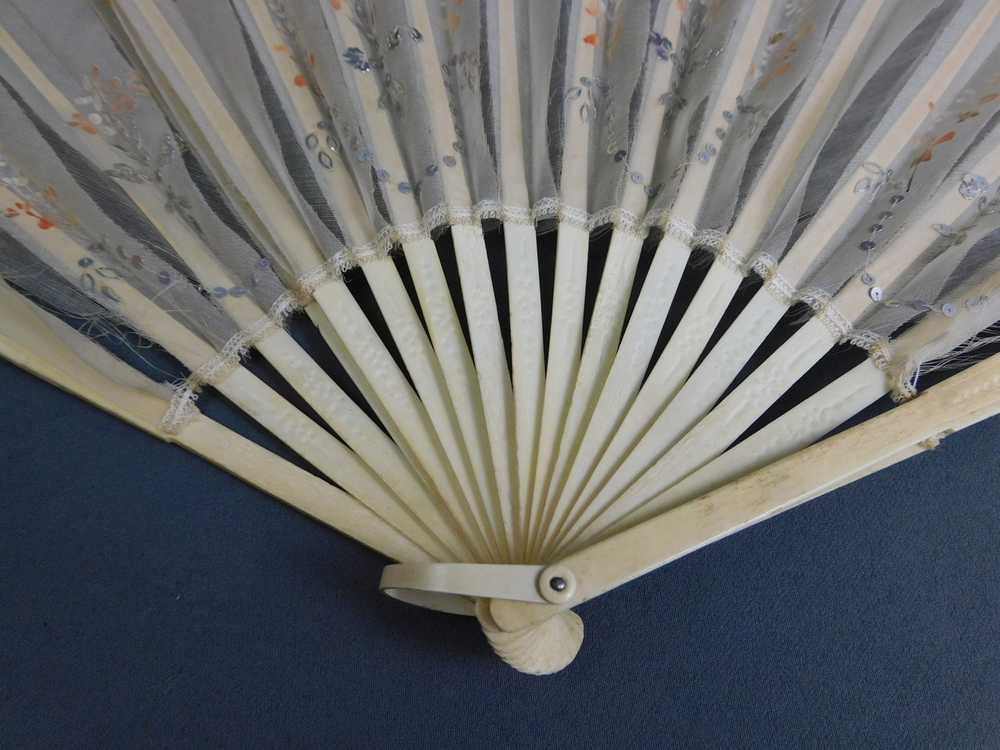 Vintage Sheer Hand Fan with Hand Painted Flowers … - image 7