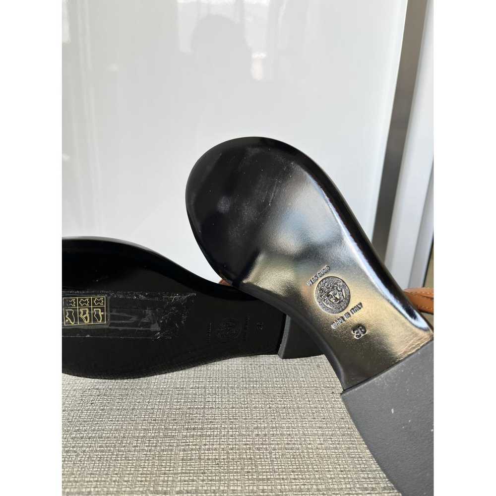 Versace Leather flip flops - image 6
