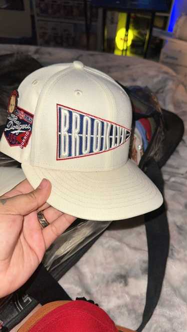 Lids Atlanta Braves New Era Retro Beachin' Bucket Hat - Natural