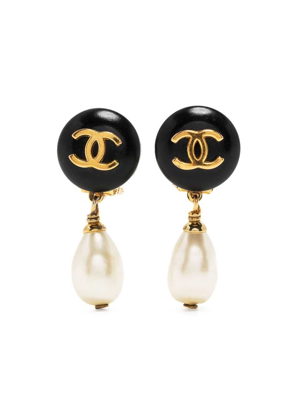 CHANEL Pre-Owned 1996 CC button drop faux-pearl c… - image 1