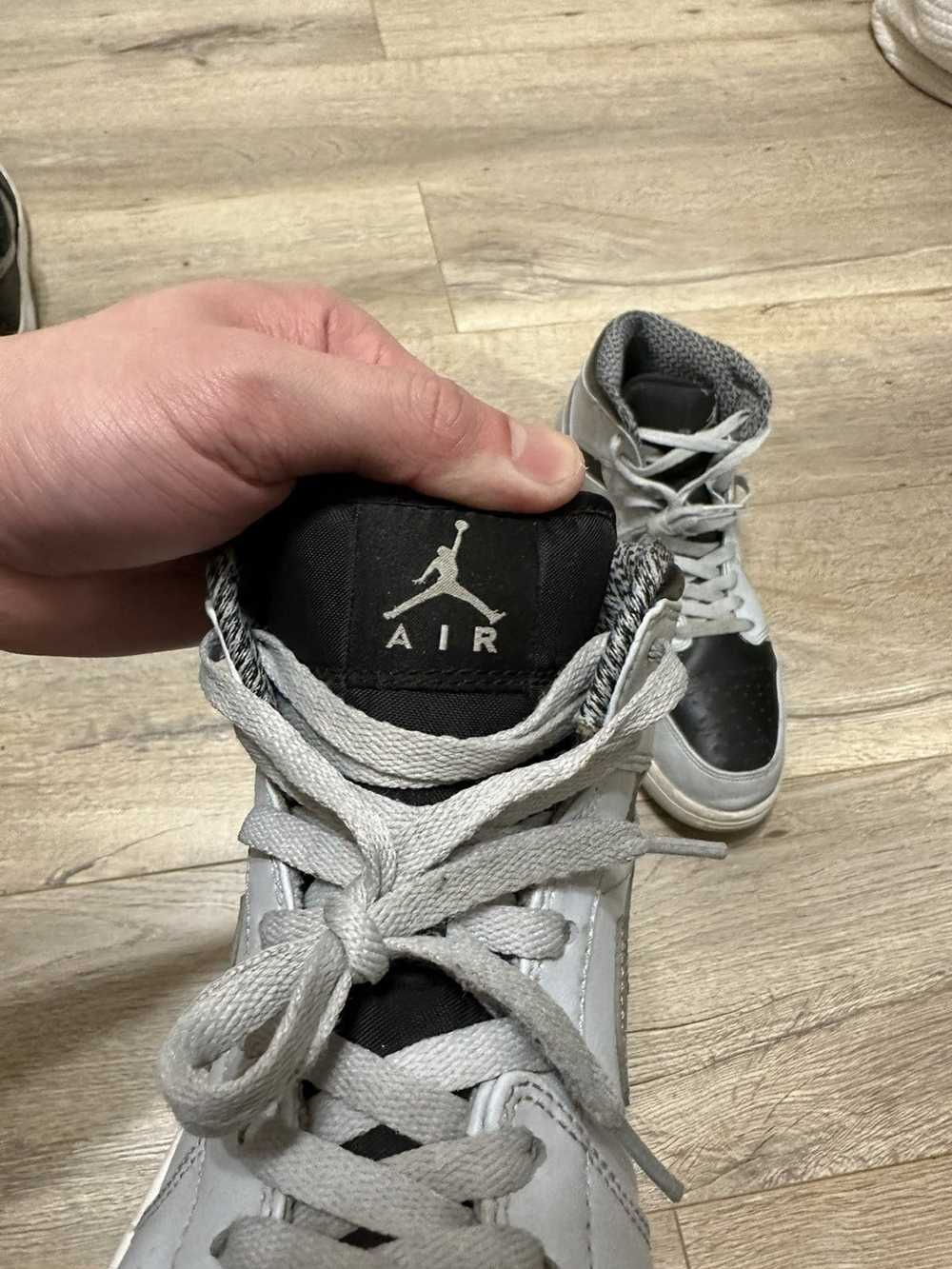Jordan Brand × Nike Jordan 1 mid Wolf Grey - image 4