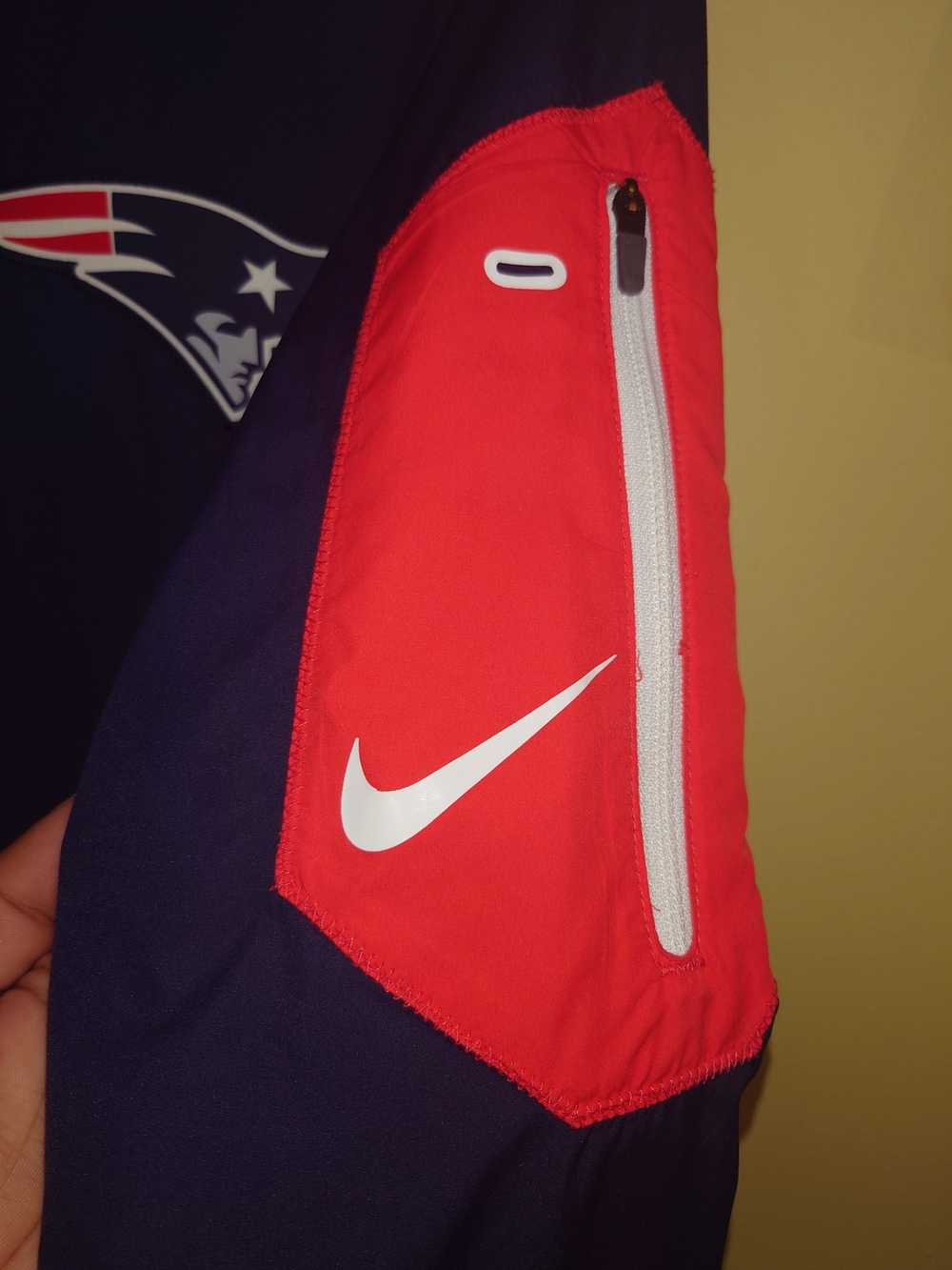 Nike Nike NFL Patriots windbreaker size M - image 2