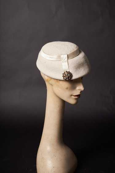 Vintage 1950s Cream Felt and Ribbon Hat