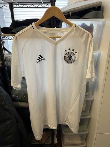 StreetGem Adidas x deutscher Fussball-Bund x Özil 8 Jersey / V-Neck Football T-Shirt / Sportswear / Size Youth XL - Fits Men's S