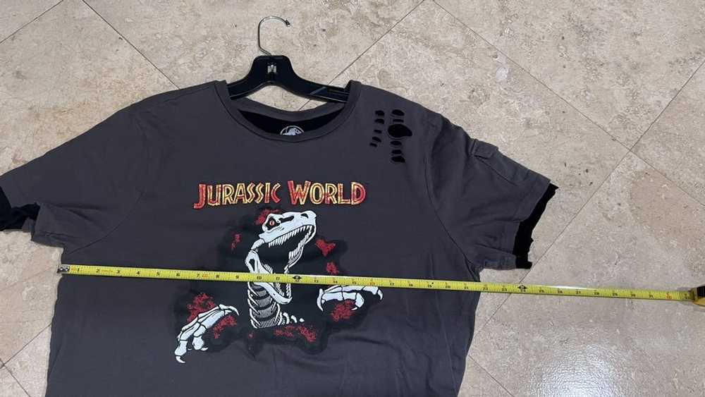 Movie × Streetwear × Vintage Jurassic World tee S… - image 7