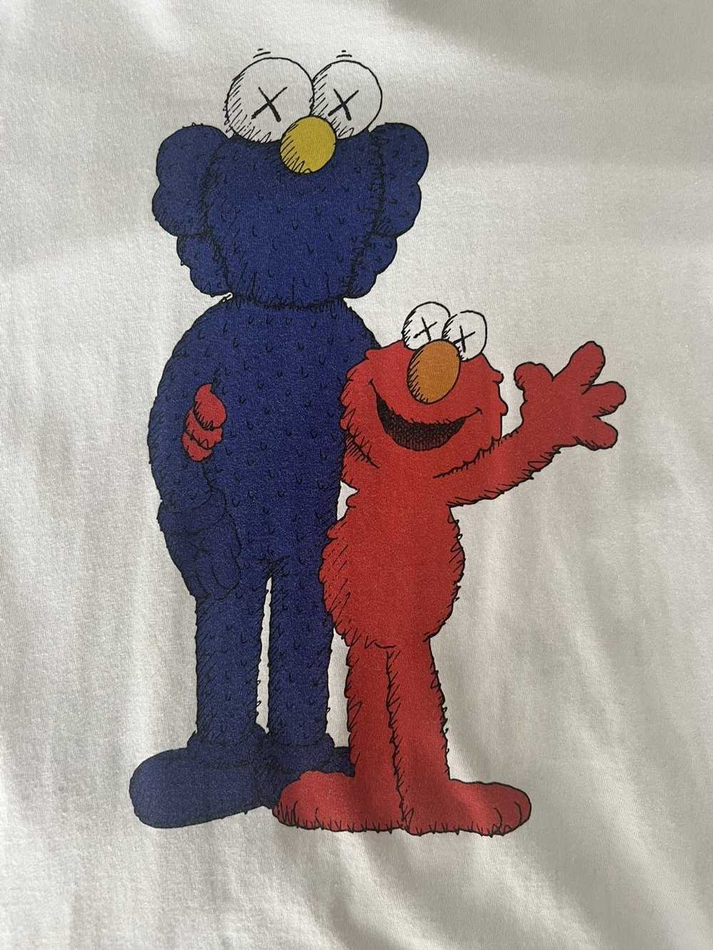 Kaws × Uniqlo UNIQLO x KAWS Sesame Street collab … - image 2