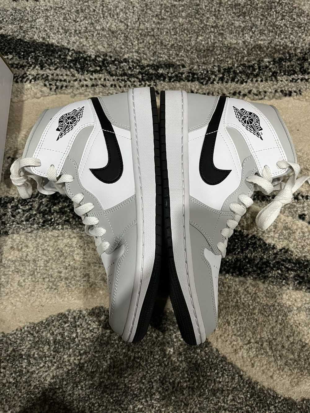 Jordan Brand × Nike WMNS AIR JORDAN 1 MID - image 6