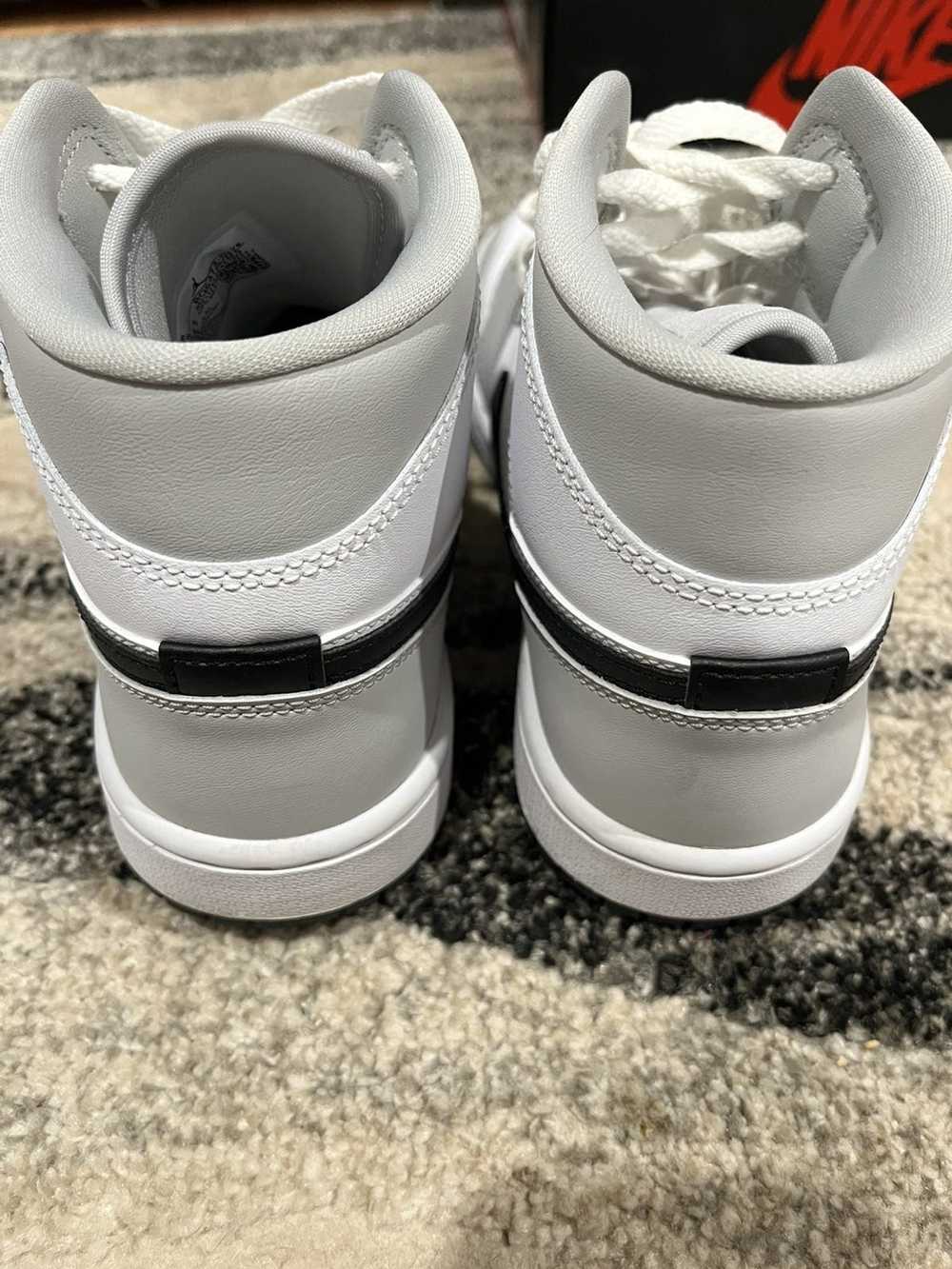 Jordan Brand × Nike WMNS AIR JORDAN 1 MID - image 7