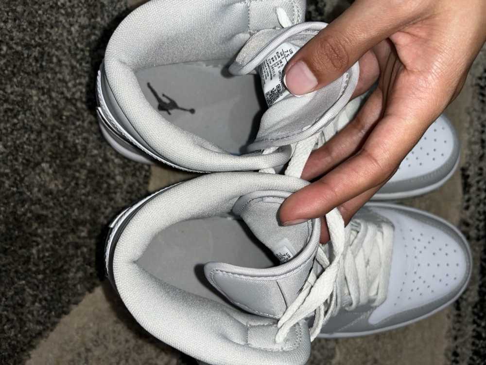 Jordan Brand × Nike WMNS AIR JORDAN 1 MID - image 9
