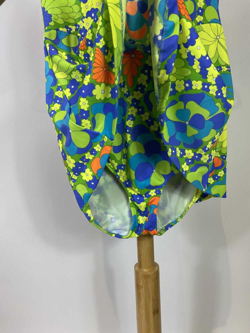 1960s Catalina Bright Psychedelic Floral Print Sw… - image 3