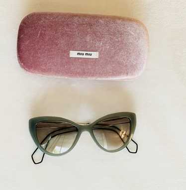 【美品】miu miu グリッター ピンク キャットアイ サングラス 美品】miu miu グリッター ピンク キャットアイ サングラス Miu