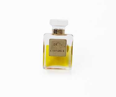 CHANEL VIP Gift 2021 No 5 Perfume GOLD Bottle on Black Round PIN