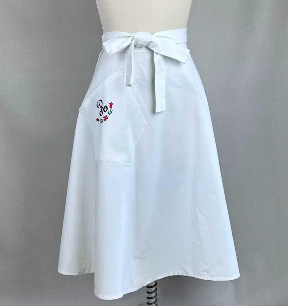 Vtg White Cotton Wrap Skirt, Monogrammed with R, … - image 4