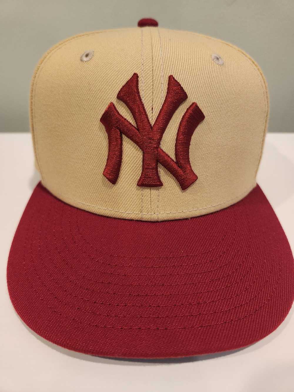 New Era 7 1/4 - New York Yankees Vegas gold 50th … - image 2