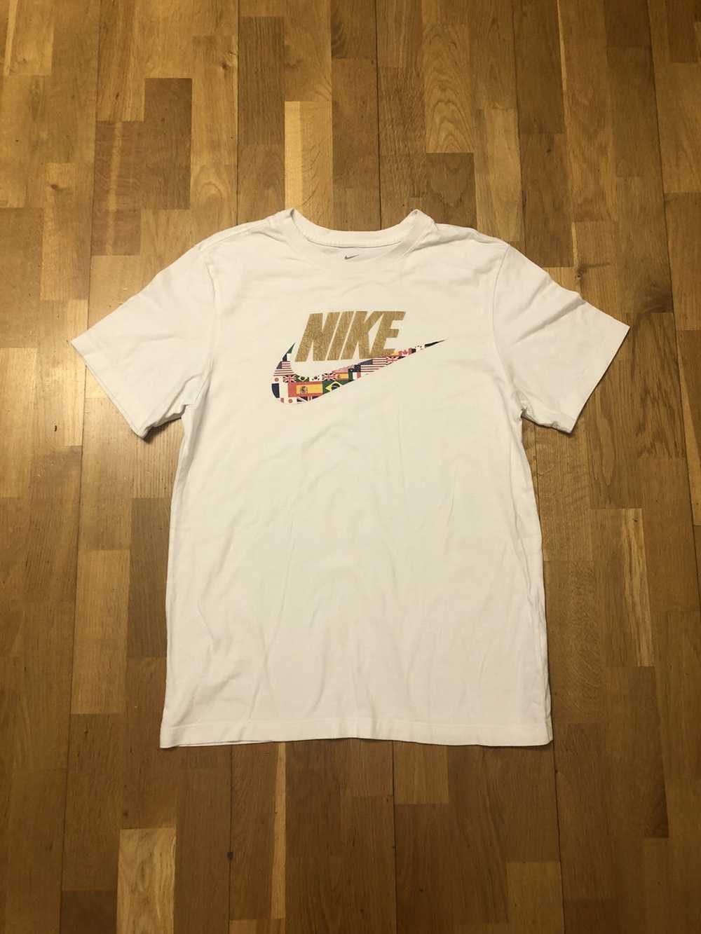 Nike × Streetwear NIKE RARE FLAGS OF THE WORLD CH… - image 1