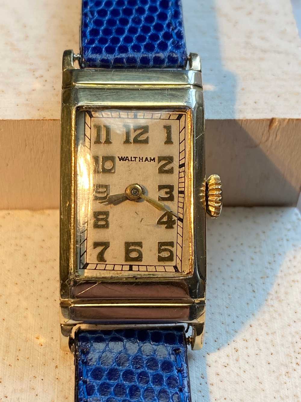 S Waltham Mid Size Gents Dress Watch Gem