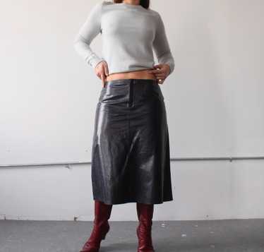 LULULEMON crop leggings-women's size 8 -black with ruffle on lower leg