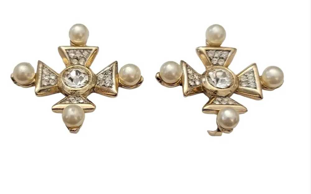 Trifari Gold Tone Clear Rhinestone Faux Pearl Mal… - image 2