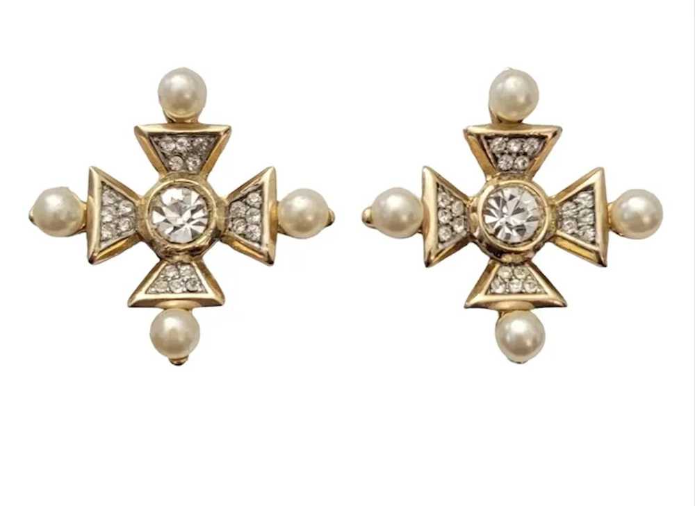 Trifari Gold Tone Clear Rhinestone Faux Pearl Mal… - image 9