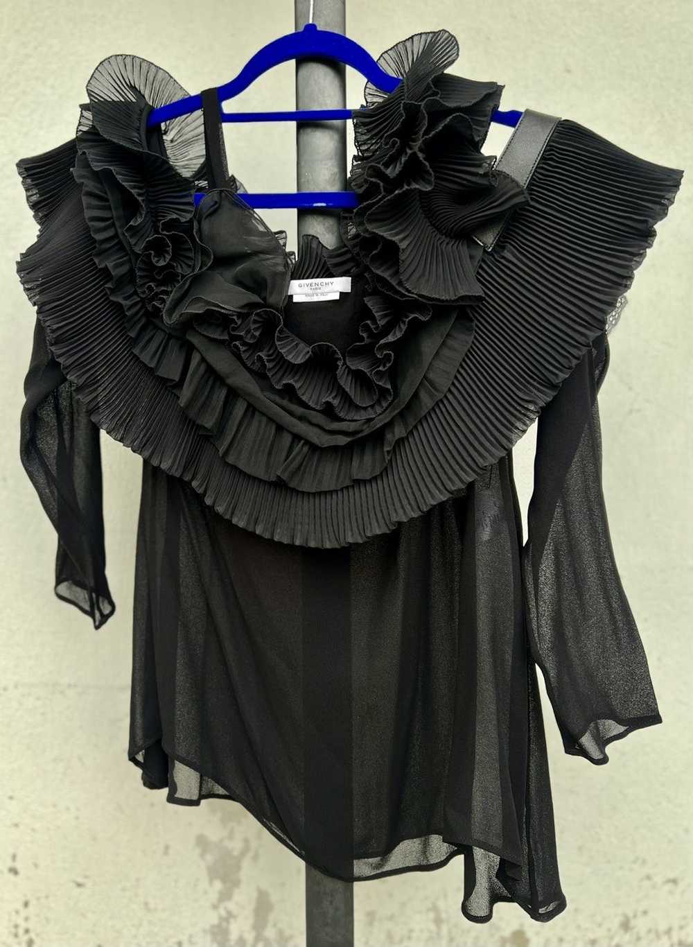 Black × Givenchy × Luxury Elegance & luxurious bl… - image 1
