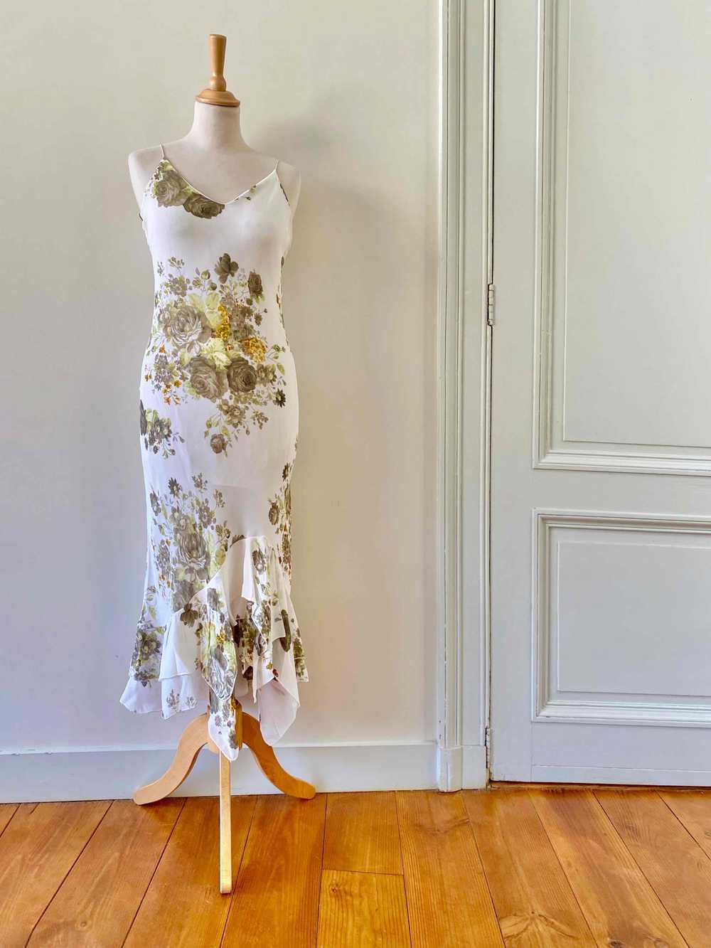 Floral slip dress - Floral slip dress, in white v… - image 2