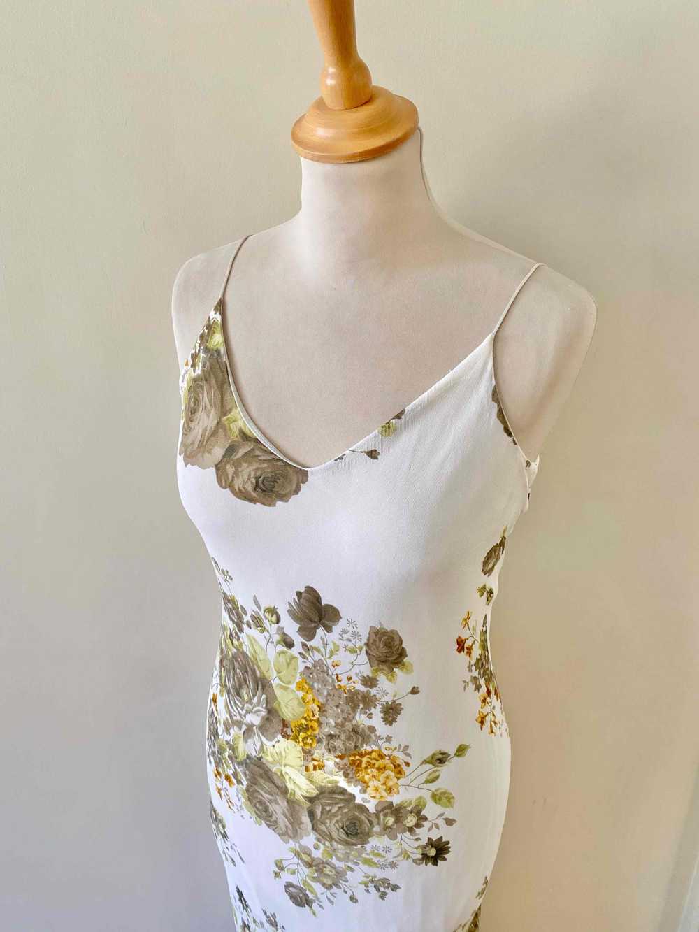 Floral slip dress - Floral slip dress, in white v… - image 5