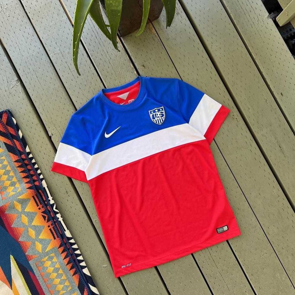 HolySport USA Soccer Vintage Nike Jersey - Navy Blue and Red Color Shirt - Sewn on Stitched Badges - Nike - Men's Size Medium 