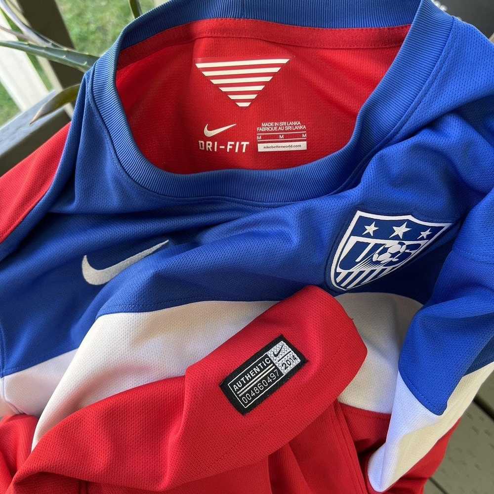 HolySport USA Soccer Vintage Nike Jersey - Navy Blue and Red Color Shirt - Sewn on Stitched Badges - Nike - Men's Size Medium 