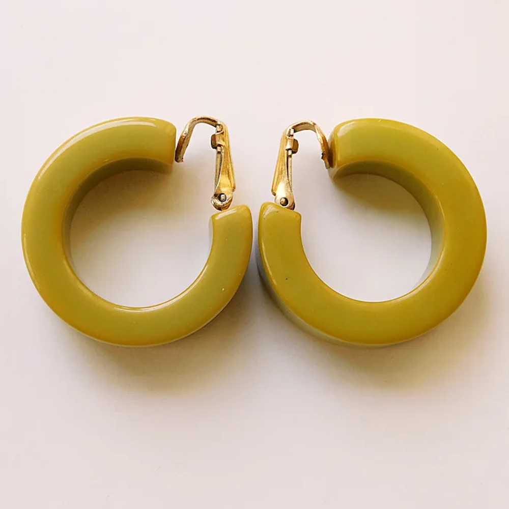 Gorgeous GREEN BAKELITE Clip Hoop Earrings - image 2