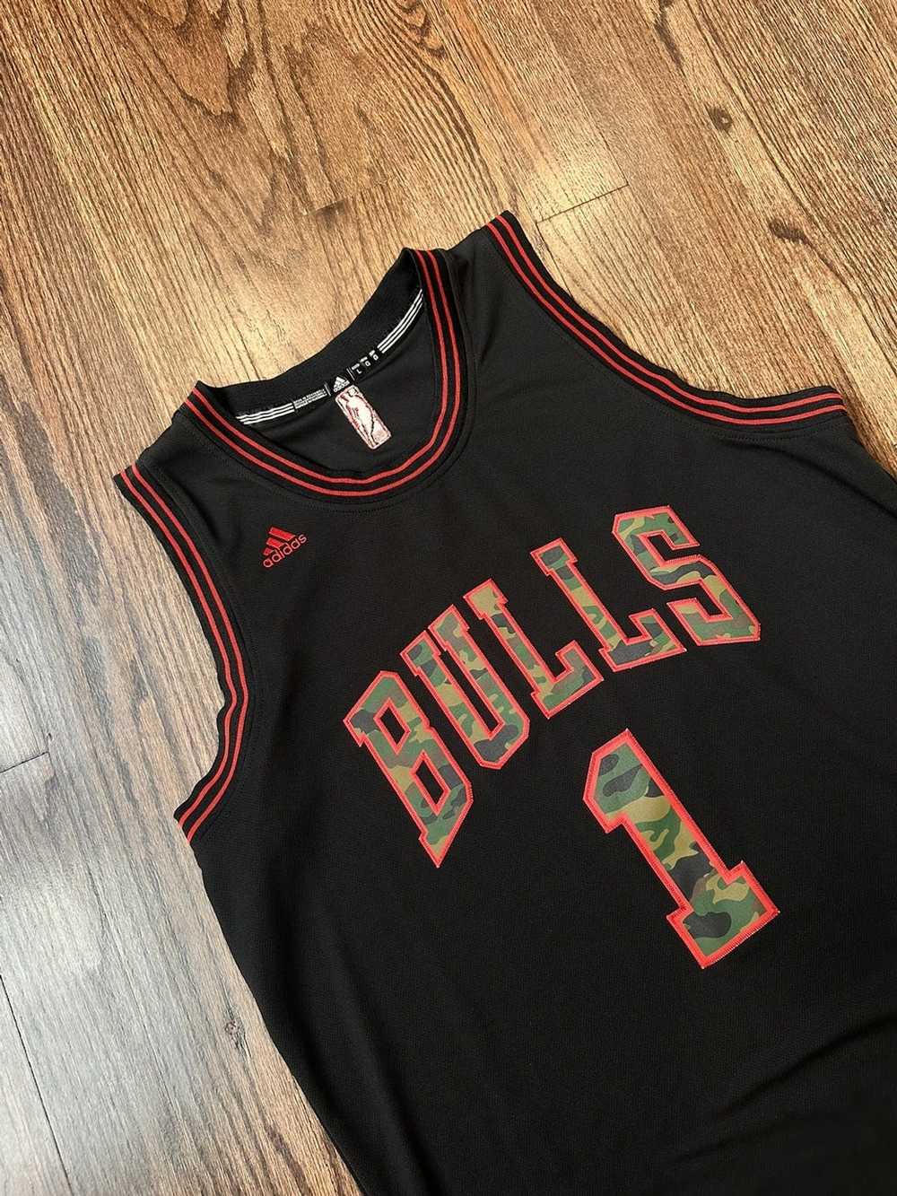 Authentic Vintage Reebok NBA Jersey Chicago Bulls Santiago 44 L