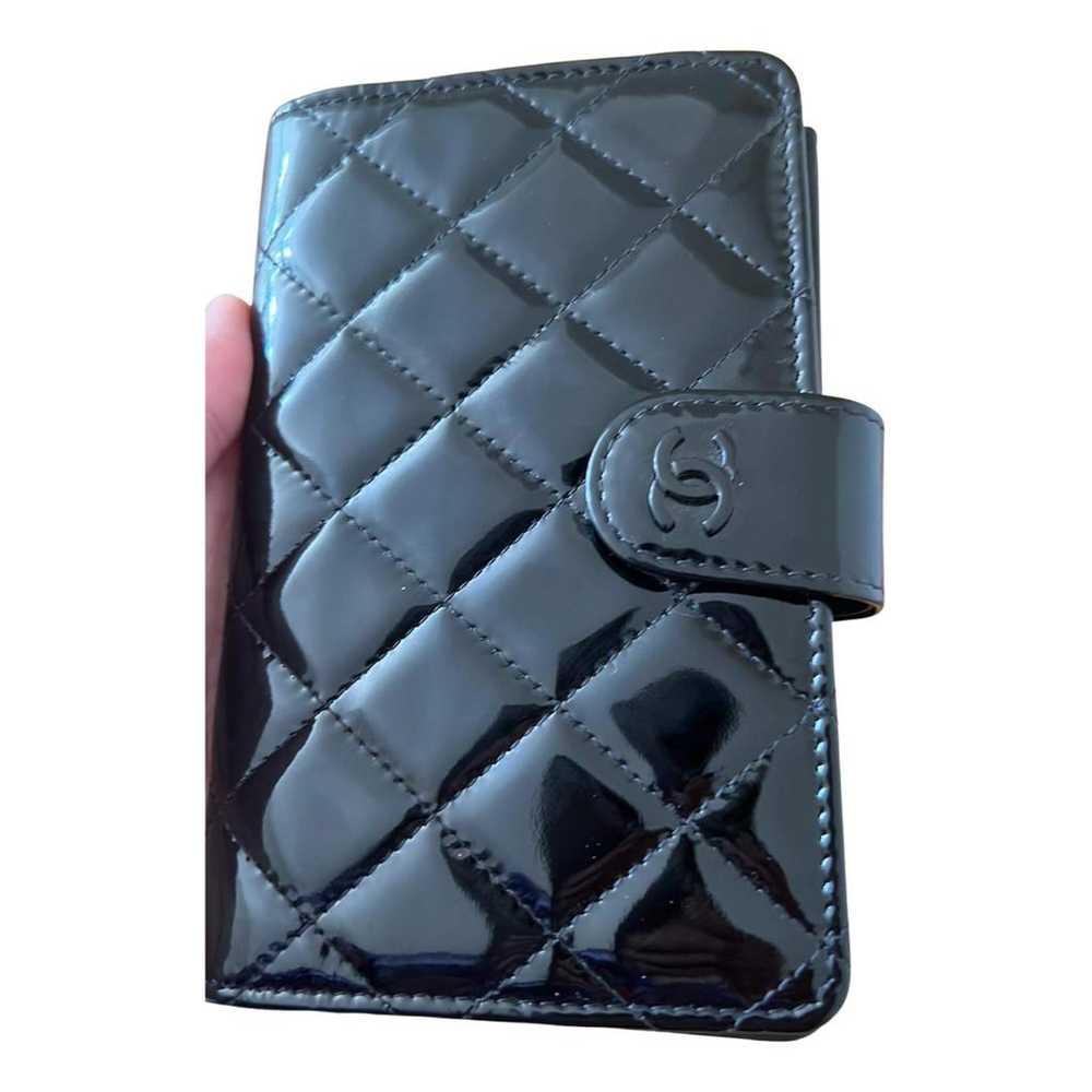 Chanel Timeless/Classique patent leather wallet - image 2
