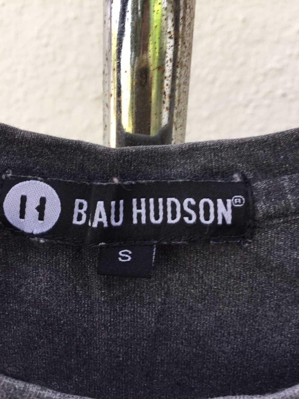 Tour Tee Beau Hudson World Tour - image 6