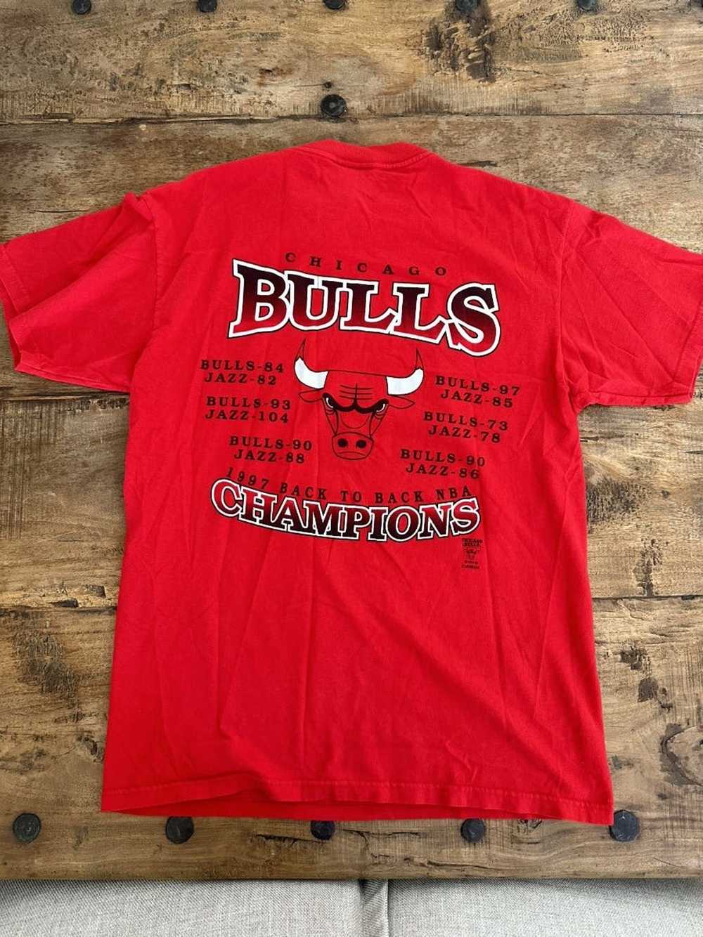 Finally Friday 🎉 Come check out our new vintage selection! 🔄🧵 ~Vintage  1998 Chicago Bulls Championship Tee size L 🏆 ~Jordan 1 “Chicago…