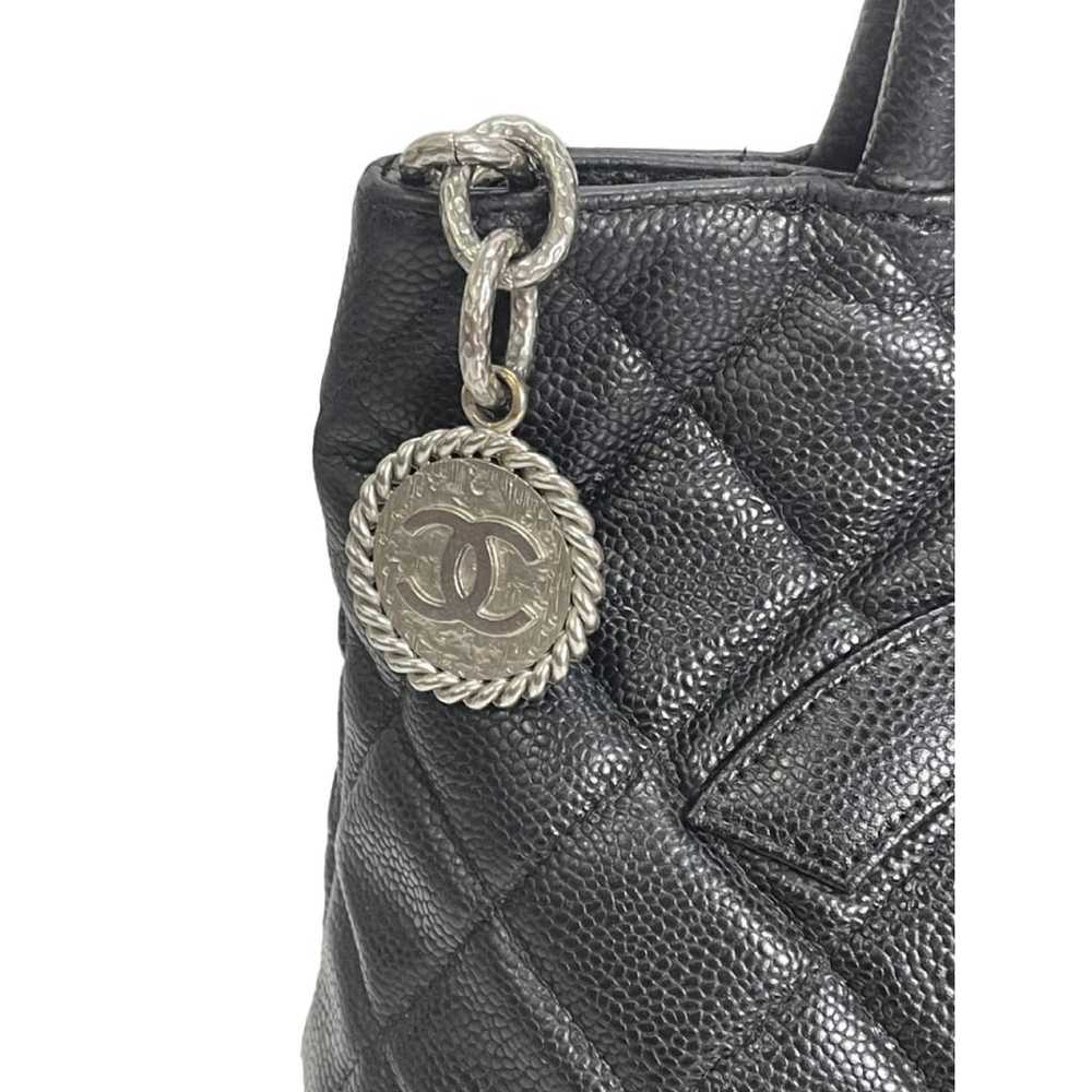 Chanel Médaillon leather handbag - image 2