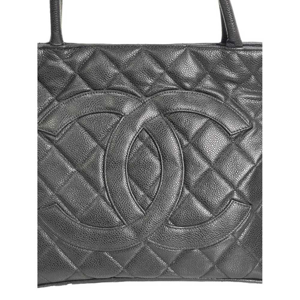 Chanel Médaillon leather handbag - image 3