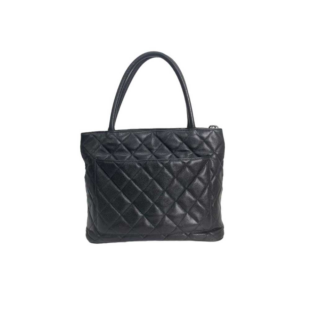 Chanel Médaillon leather handbag - image 5