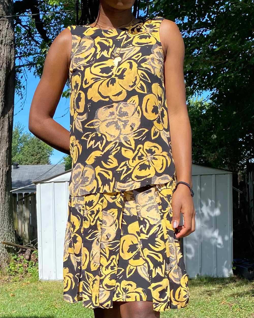 Yellow Floral Patterned Sleeveless Skirt Set - image 3